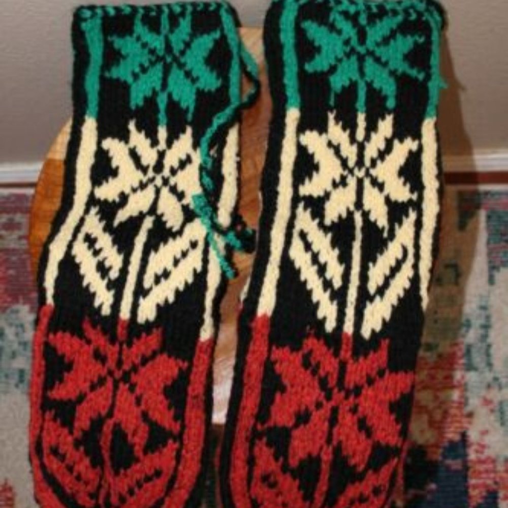 Unisex crochet slipper red white and green